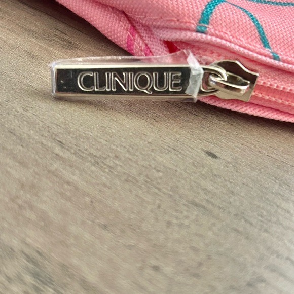 Clinique Drawbertson Makeup Bag-New! - Picture 3 of 4